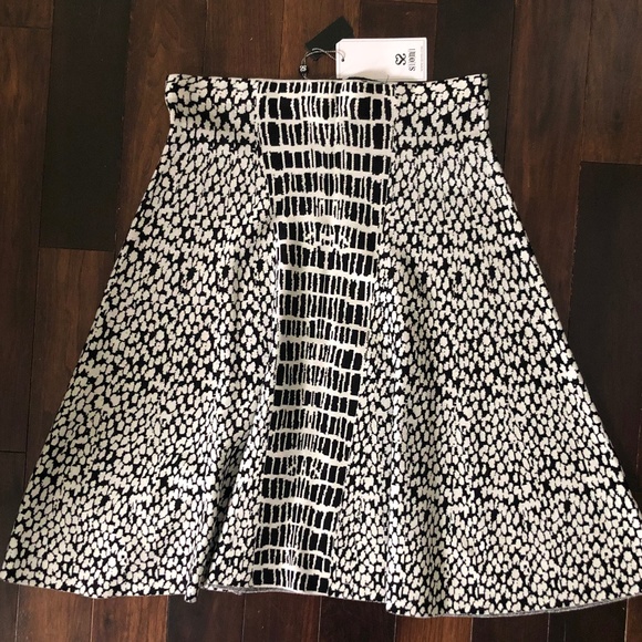black and white stylish skirt - Picture 1 of 6